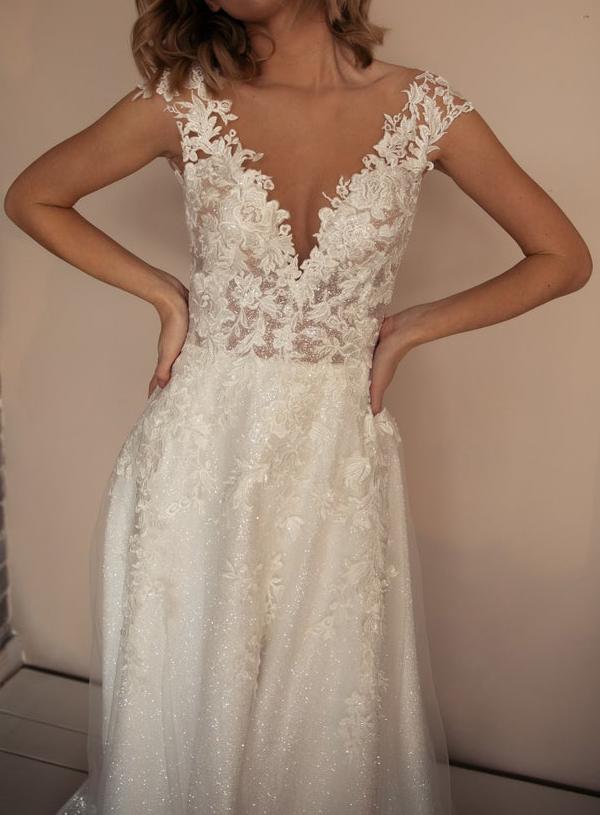A-line Jewel Neck Sleeveless Chapel Train Lace Bridal Gown With Appliques 3