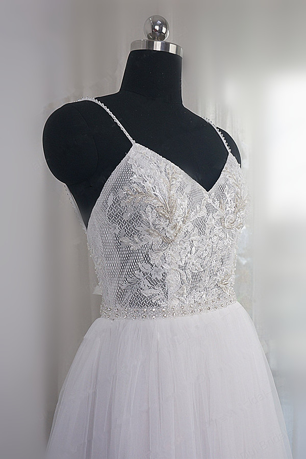 A-line Spaghetti Straps V-neck Sleeveless Floor-length Tulle Bridal Gown With Lace 5