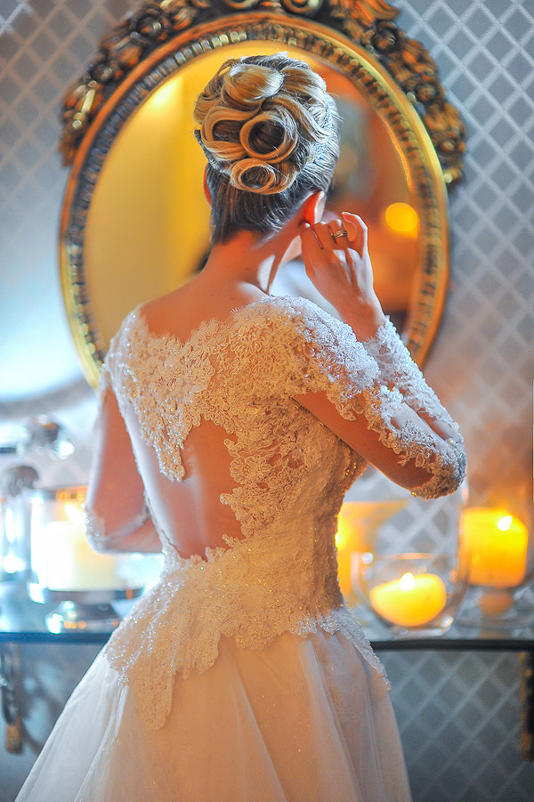 A-line Chapel Train Tulle Wedding Gown With Lace 3