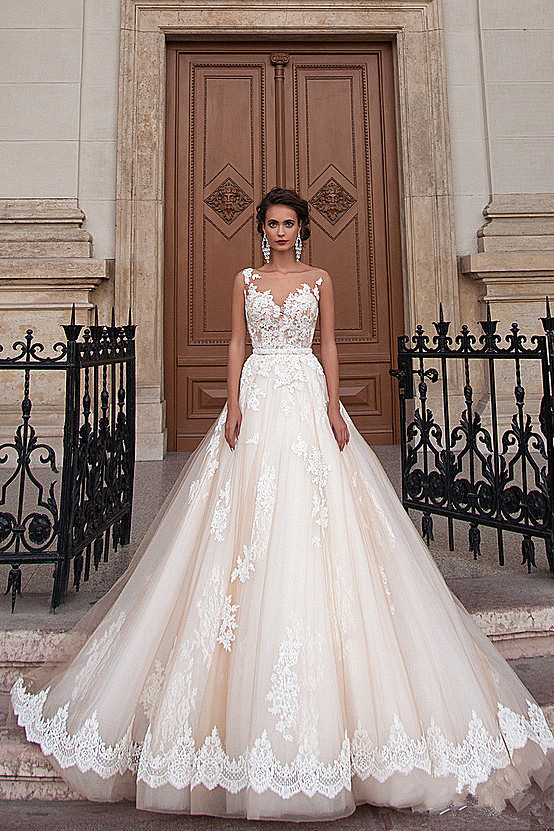 A-line Scoop Neck Sleeveless Court Train Tulle Wedding Gown With Lace 3