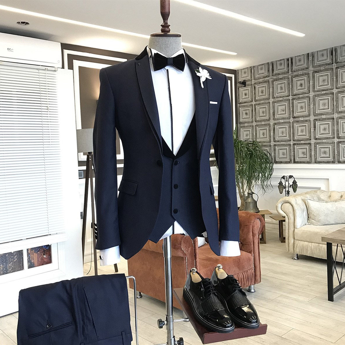 Dark Navy Blue Notched Lapel Business Suit 2
