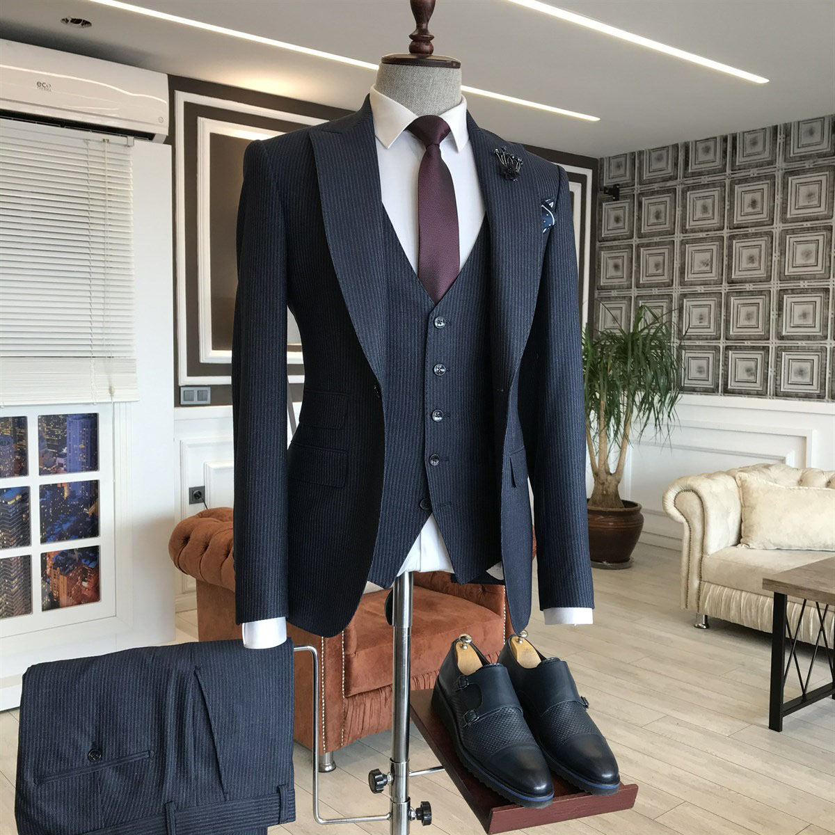 Navy Blue Velvet Business Suit with Peaked Lapel 2