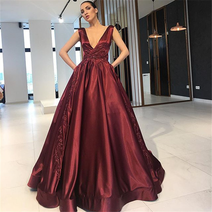 A-line V-neck Sleeveless Floor-length Evening Gown With Appliques 2