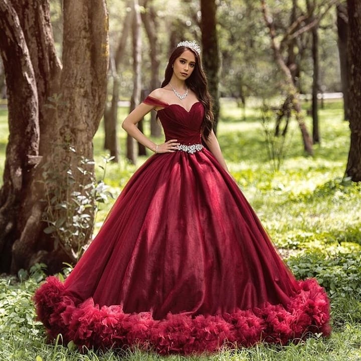 Sweetheart Neck Sleeveless Court Train Tulle Wedding Gown With Pearls 2