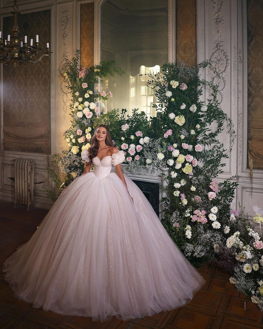 Ball Gown Off-the-shoulder Sleeveless Chapel Train Tulle Wedding Gown With Lace 4
