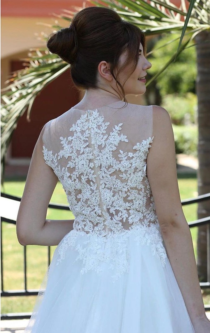 Column Jewel Neck Sleeveless Floor-length Tulle Wedding Dress With Ruffles 2