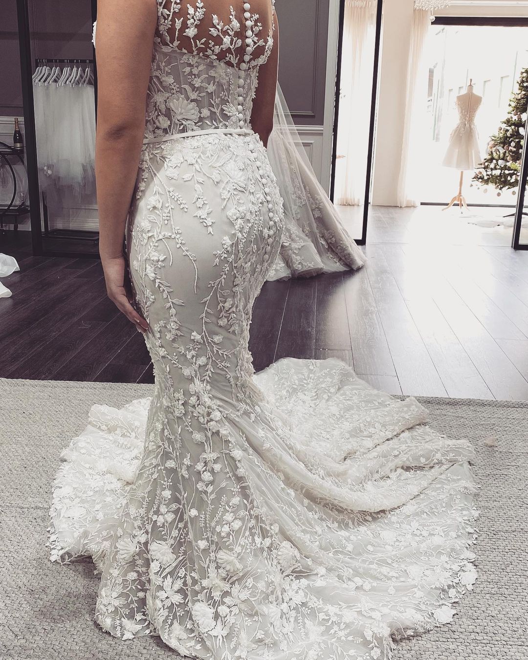 Mermaid Off-the-shoulder Sleeveless Sweep / Brush Train Lace Wedding Gown With Lace 2