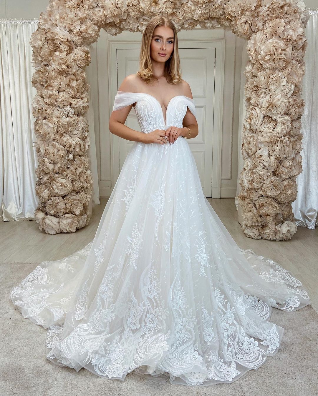 A-line Off-the-shoulder Sleeveless Chapel Train Tulle Bridal Dress With Lace 2
