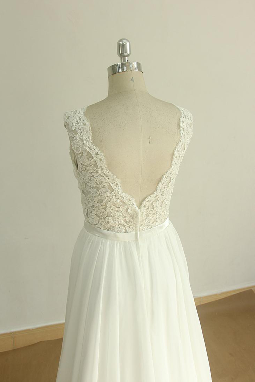 A-line V-neck Sleeveless Floor-length Tulle Wedding Dress With Ribbons 4