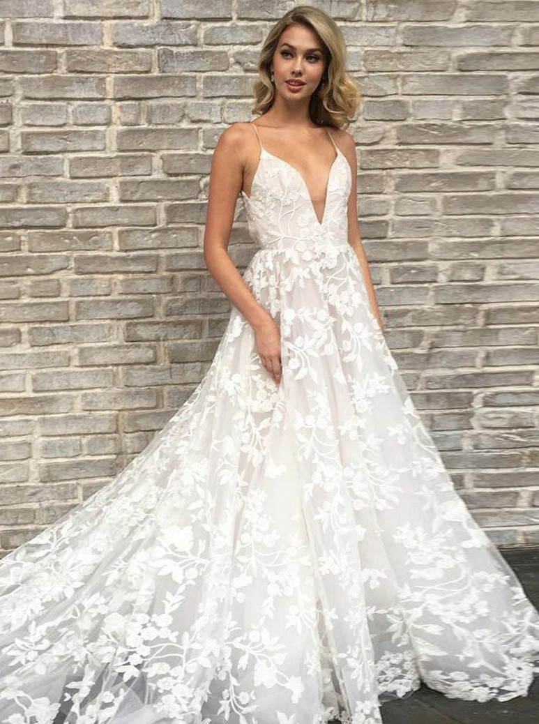 V-neck Sleeveless Floor-length Wedding Gown With Lace 3