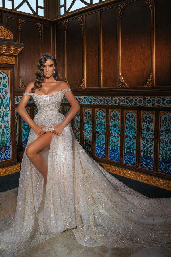 Ball Gown Off-the-shoulder Sleeveless Chapel Train Lace Bridal Gown With Appliques 2