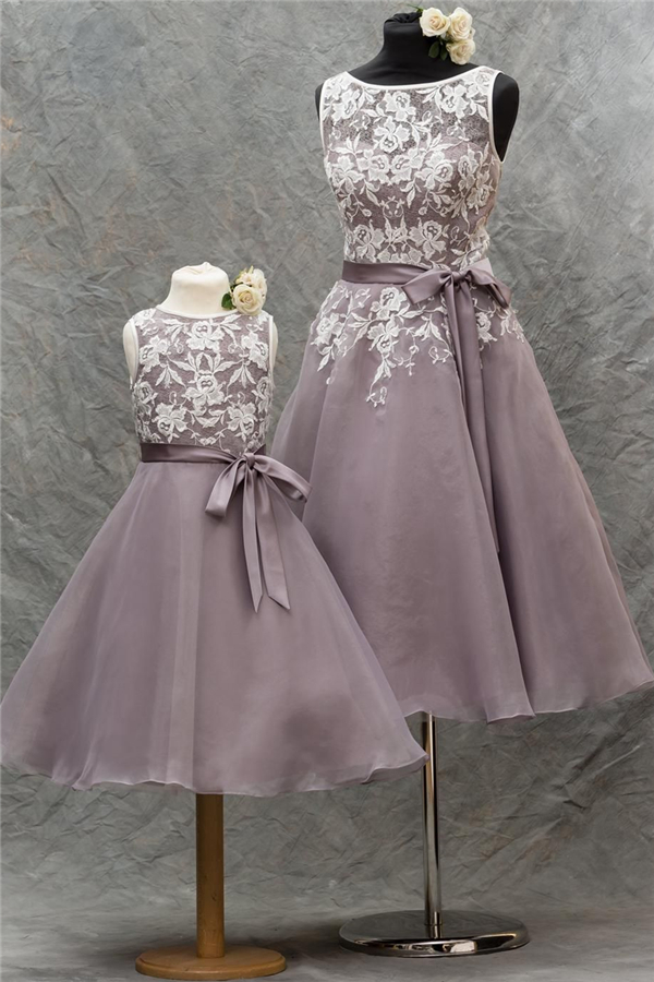 A-line Bateau Neck Sleeveless Tea-length Organza Bridesmaid Outfit With Lace 3