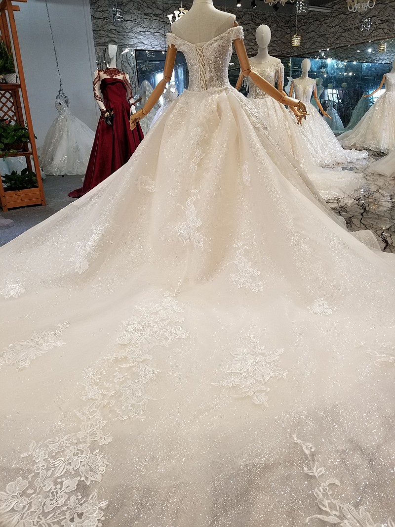 Ball Gown Off-the-shoulder Chapel Train Tulle Bridal Gown With Lace 2