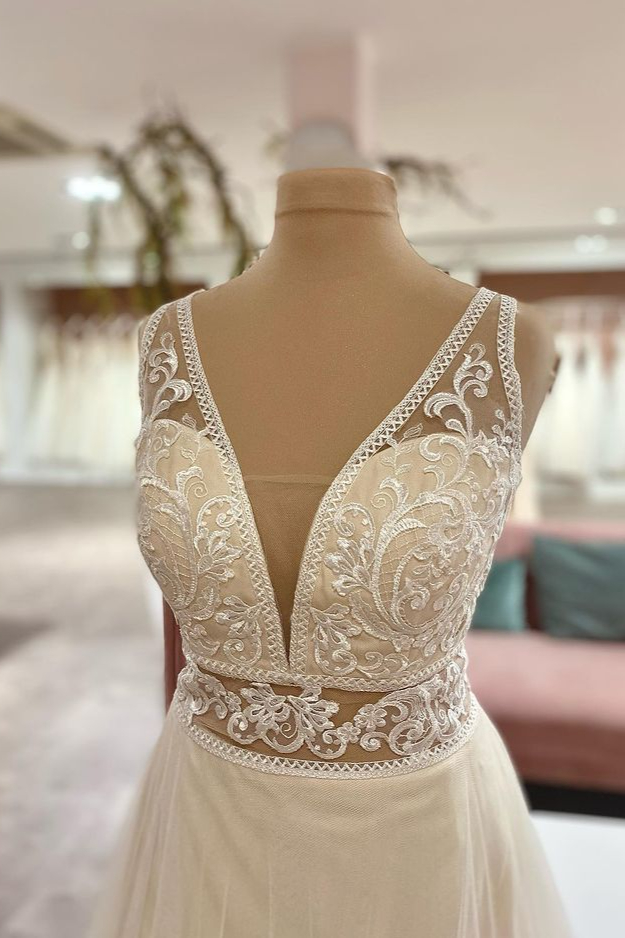 A-line Sweetheart Neck Sleeveless Sweep / Brush Train Tulle Wedding Dress With Lace 3