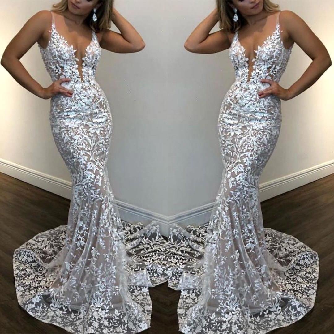 Column V-neck Sleeveless Sweep / Brush Train Lace Formal Dress With Lace 2