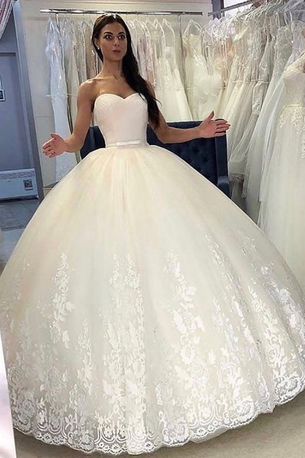 Sweetheart Neck Sleeveless Floor-length Tulle Bridal Attire With Ruffles 1