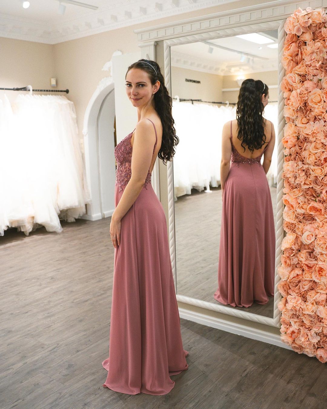 Column V-neck Sleeveless Floor-length 100D Chiffon Party Dress With Lace 4