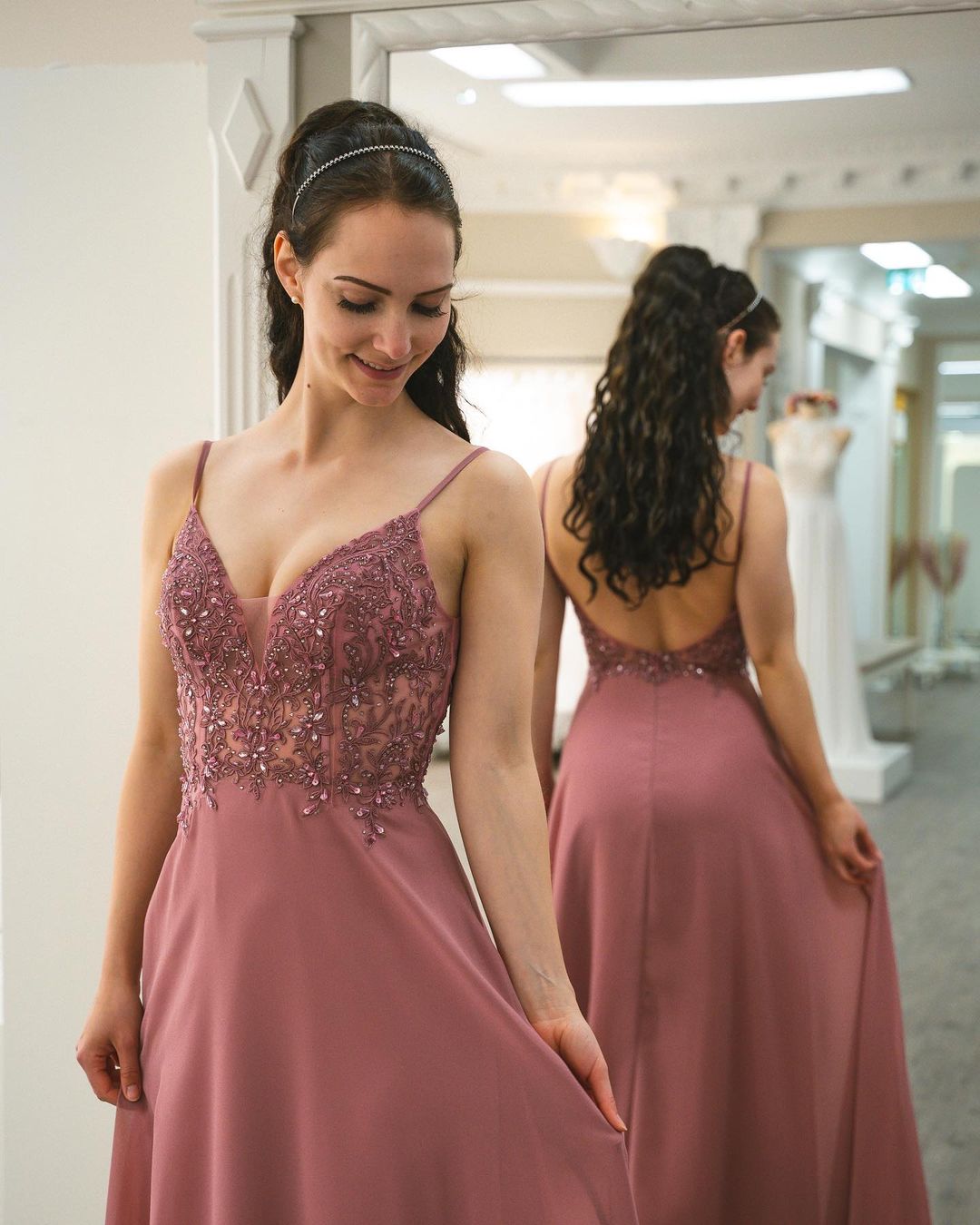 Column V-neck Sleeveless Floor-length 100D Chiffon Party Dress With Lace 3