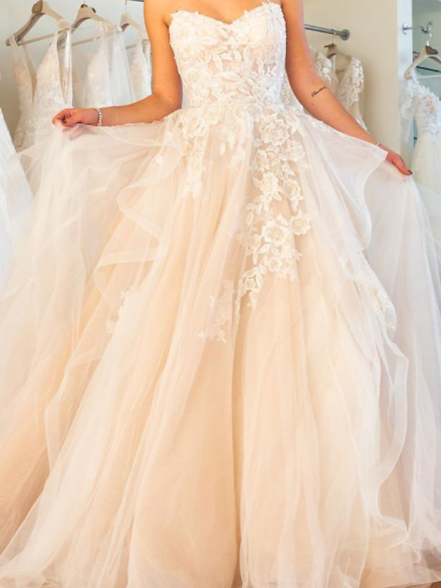 Ball Gown Strapless Sleeveless Sweep / Brush Train Tulle Bridal Gown With Lace 2