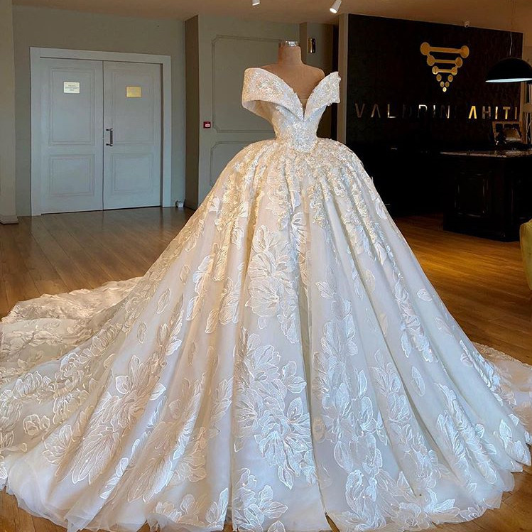 Ball Gown Sweetheart Neck Court Train Bridal Dress With Lace 2