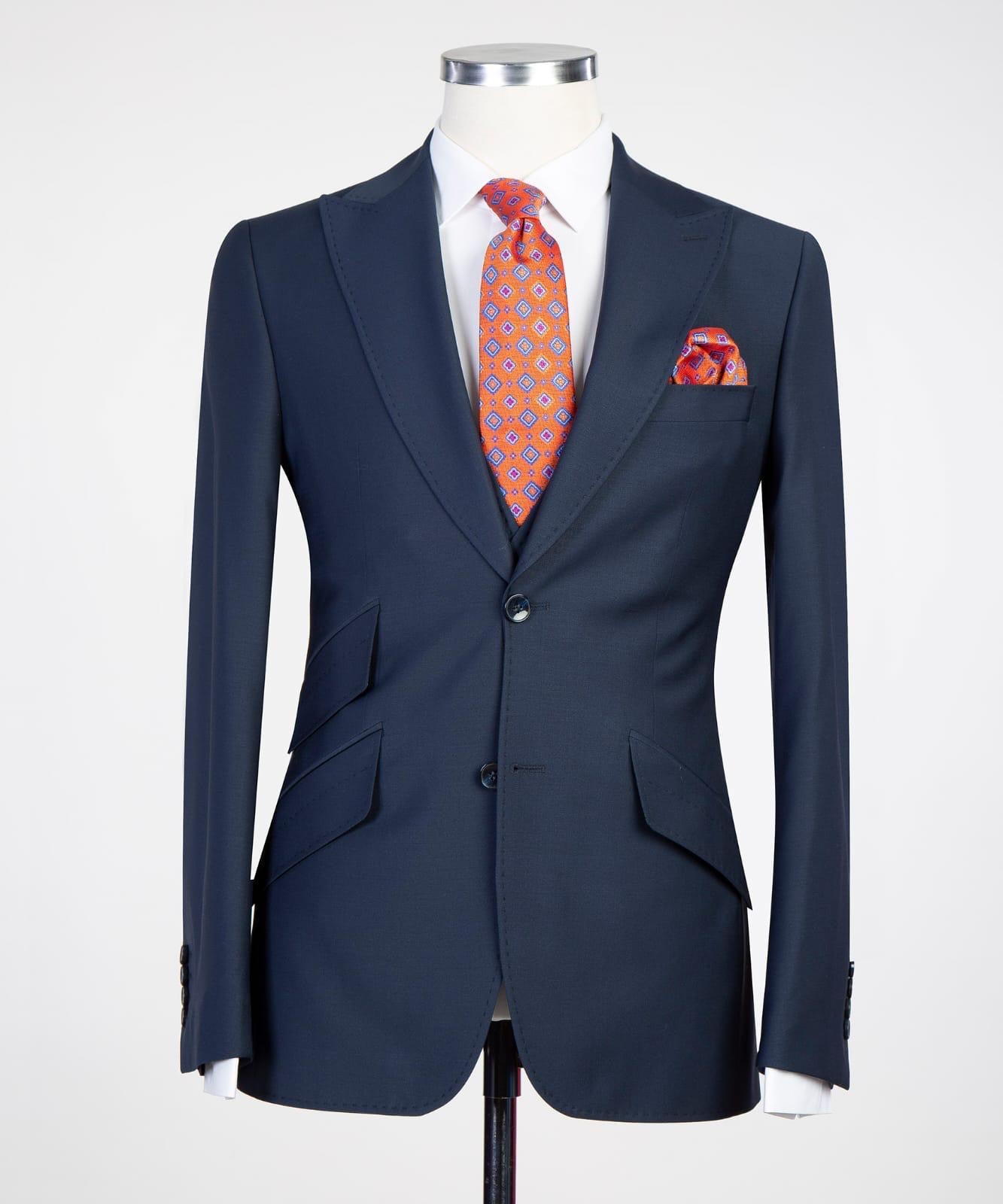 Dark Blue Three Pieces Business Men Suit with Peaked Lapel 4