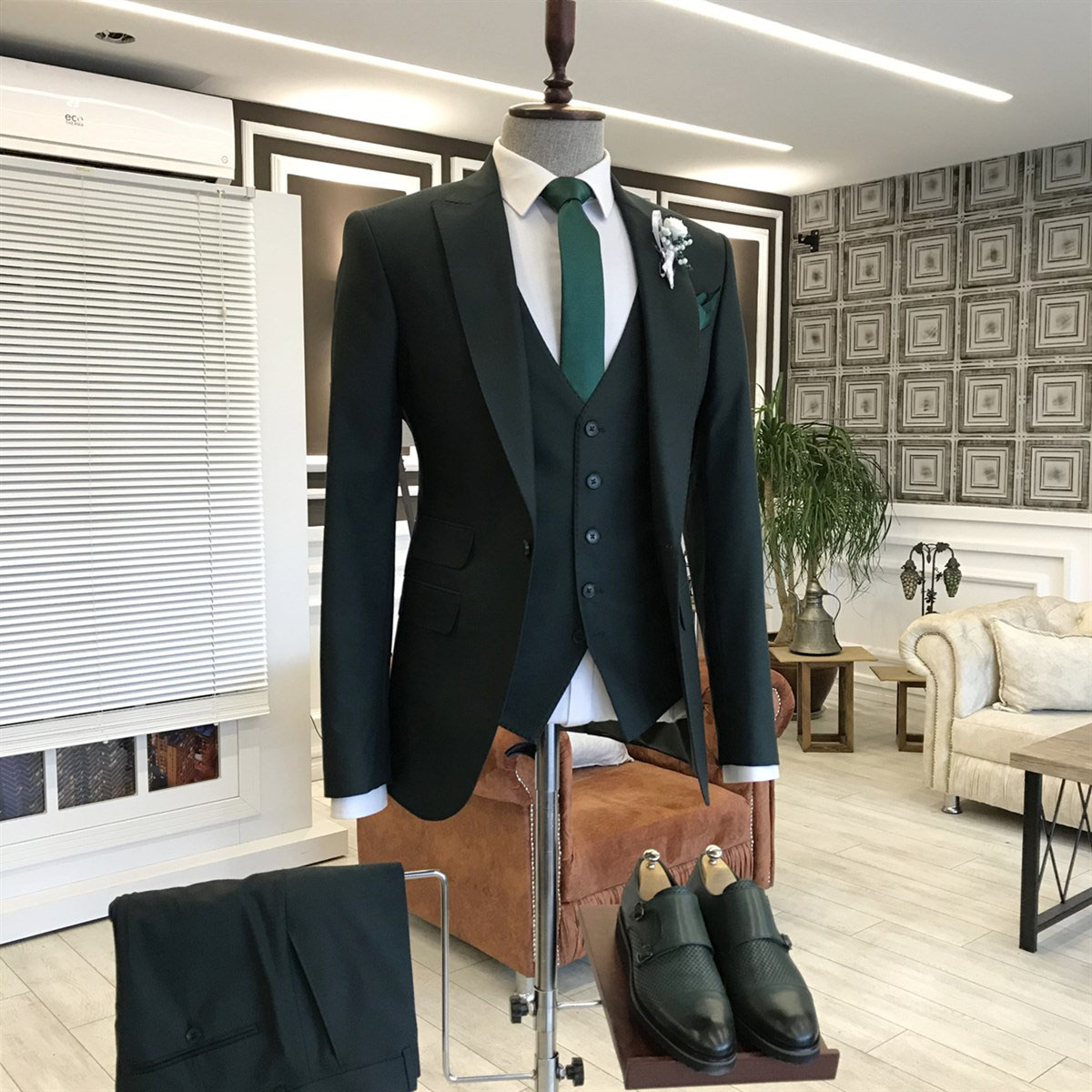 Black Peaked Lapel Business Suit 2