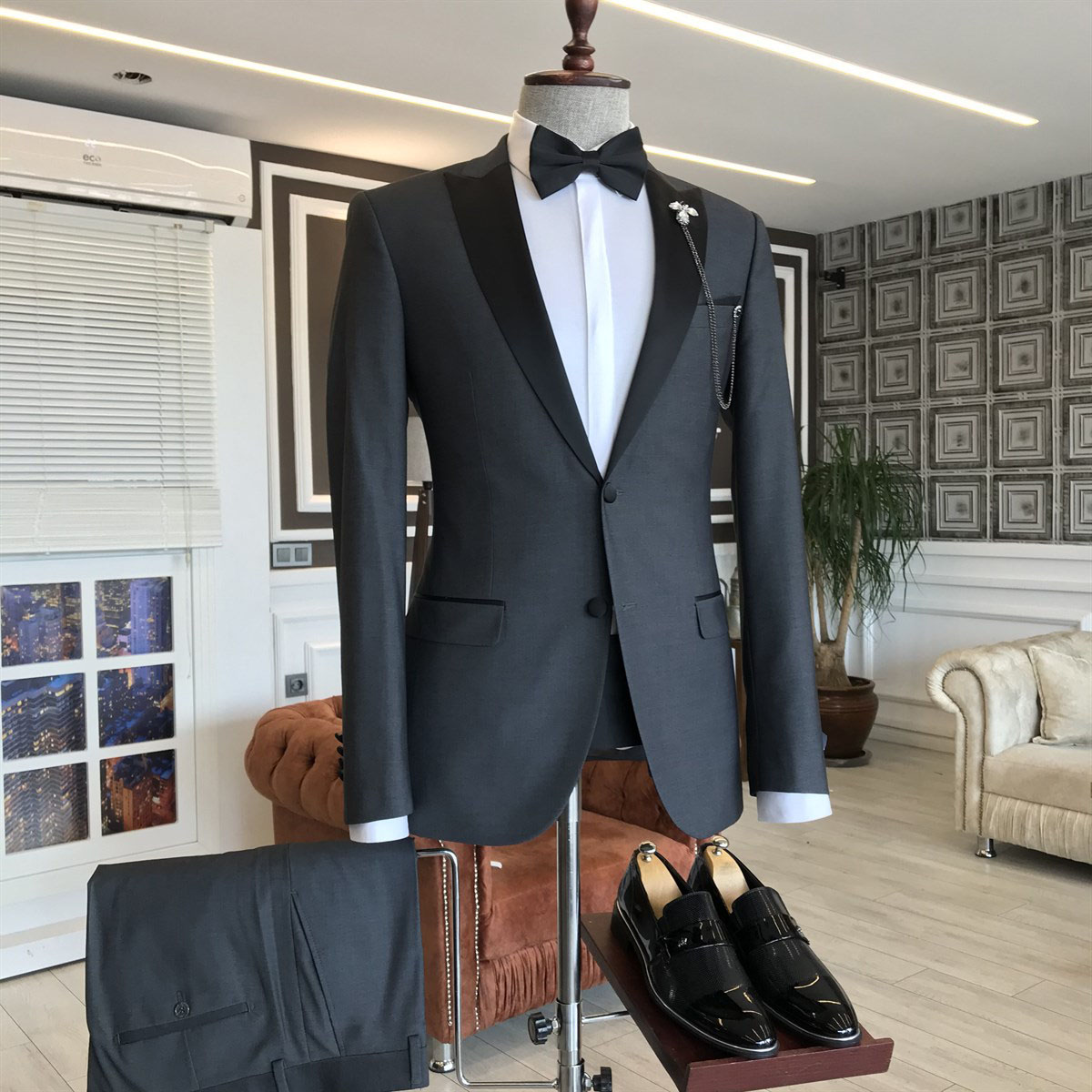 Black Formal Business Suit with Peaked Lapel 2