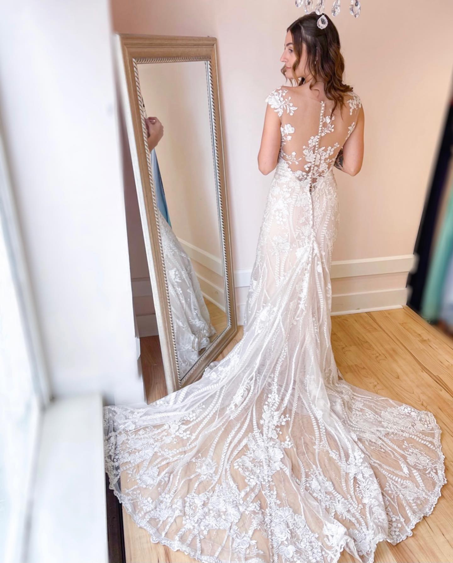 Mermaid Jewel Neck Sleeveless Chapel Train Lace Wedding Gown With Lace 3