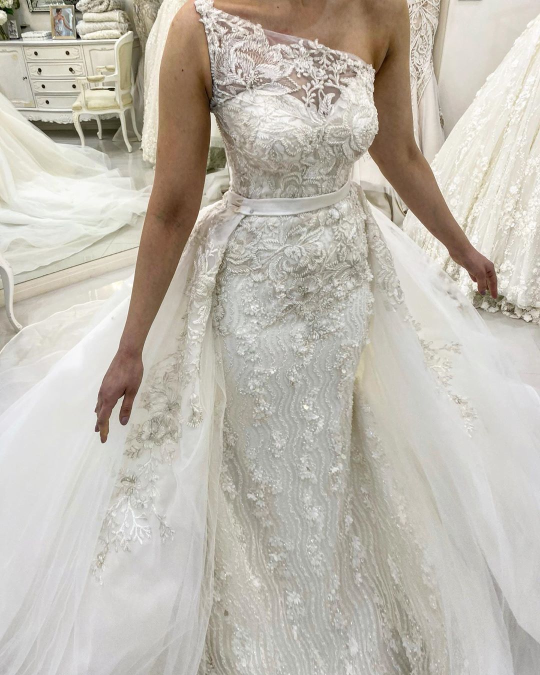 Column One Shoulder Detachable Train Lace Bridal Gown With Lace 2