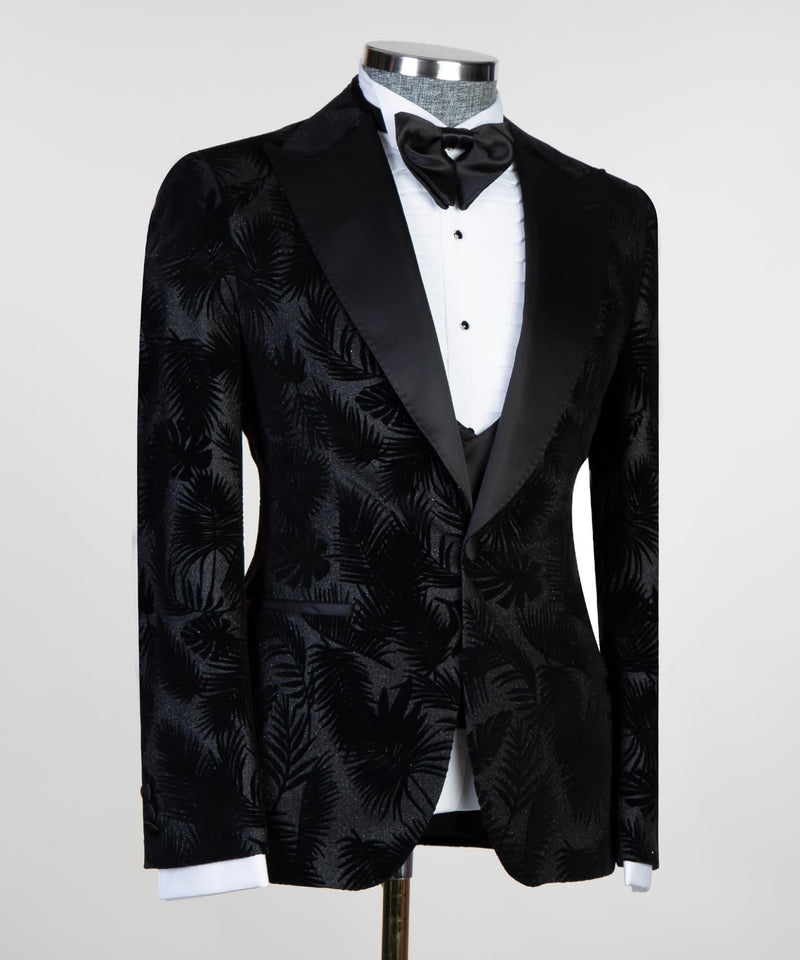 Black Jacquard Peaked Lapel Men Suit 2