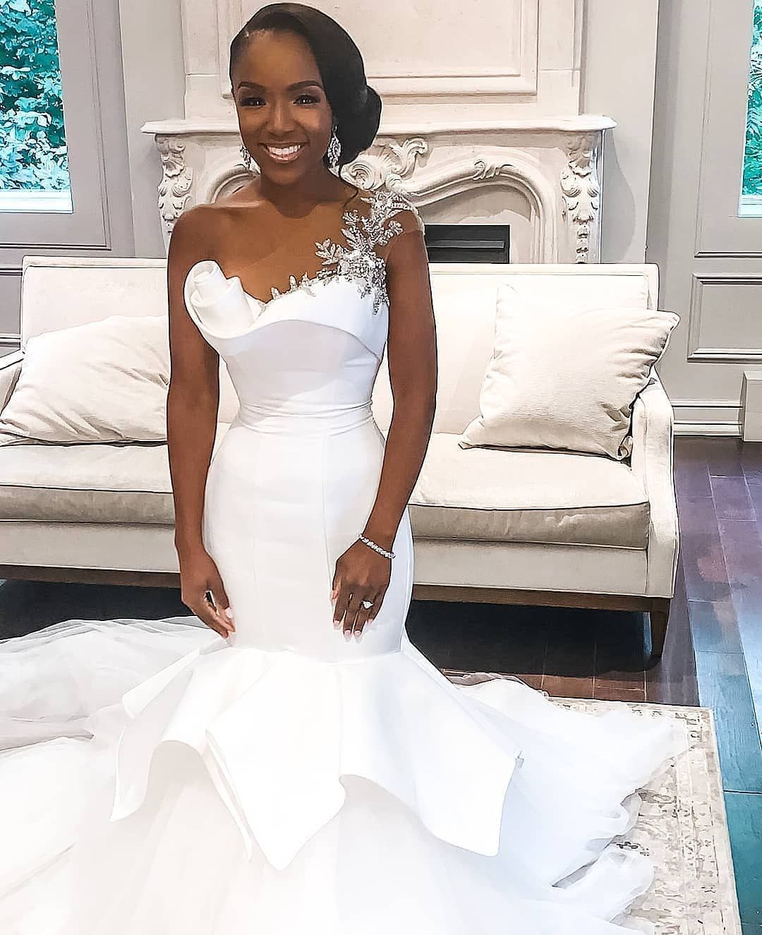 Mermaid One Shoulder Sleeveless Sweep / Brush Train Bridal Gown With Appliques 2