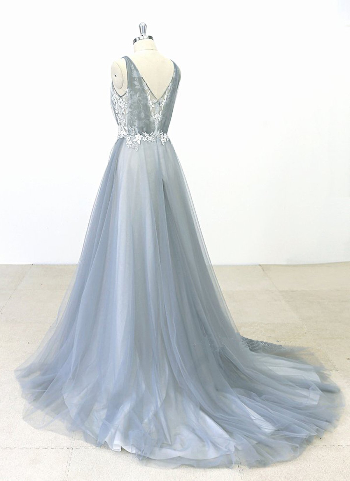 A-line Jewel Neck Sleeveless Floor-length Tulle Bridal Dress With Lace 3