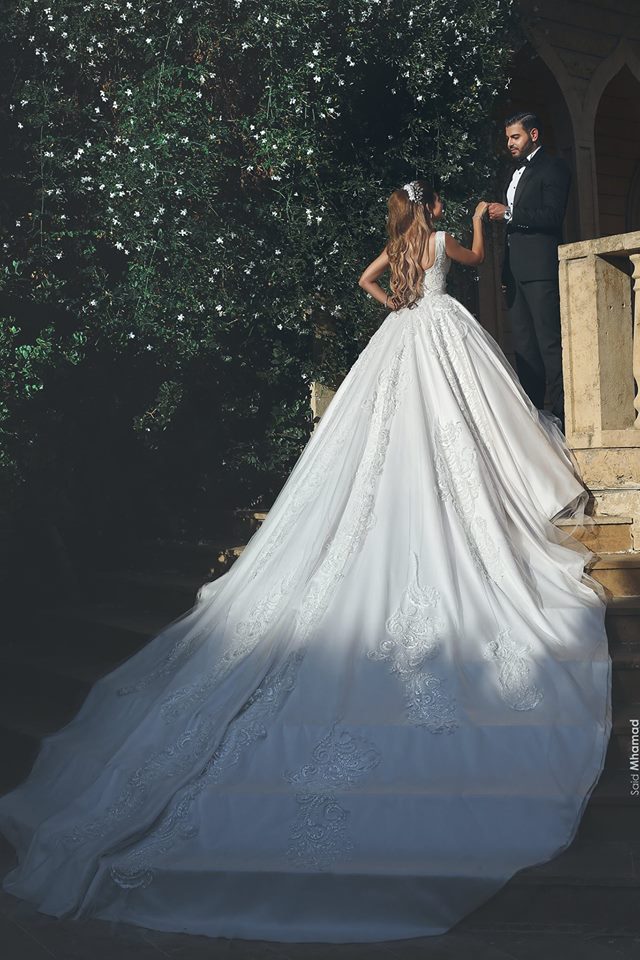 Ball Gown Square Neck Sleeveless Cathedral Train Tulle Wedding Gown With Appliques 2