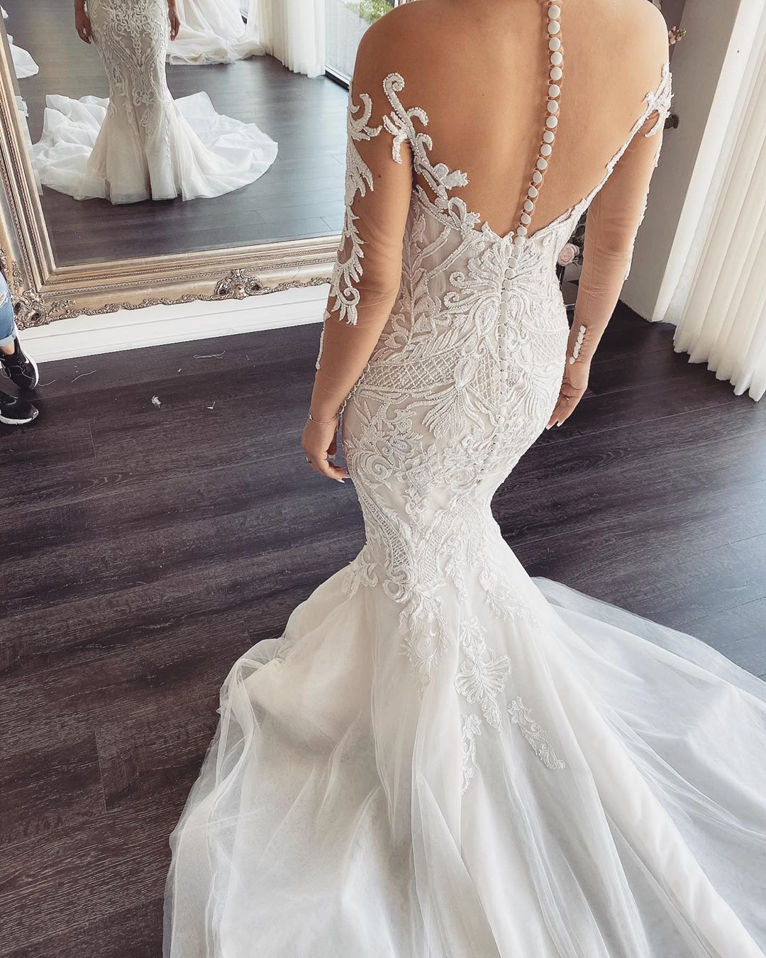 Mermaid Jewel Neck Long Sleeves Chapel Train Tulle Wedding Gown With Lace 2