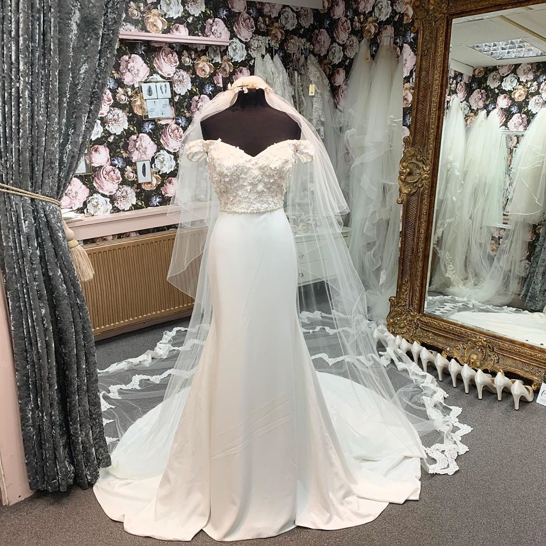 A-line Sweetheart Neck Cap Sleeves Chapel Train Satin Wedding Gown With Beading 2