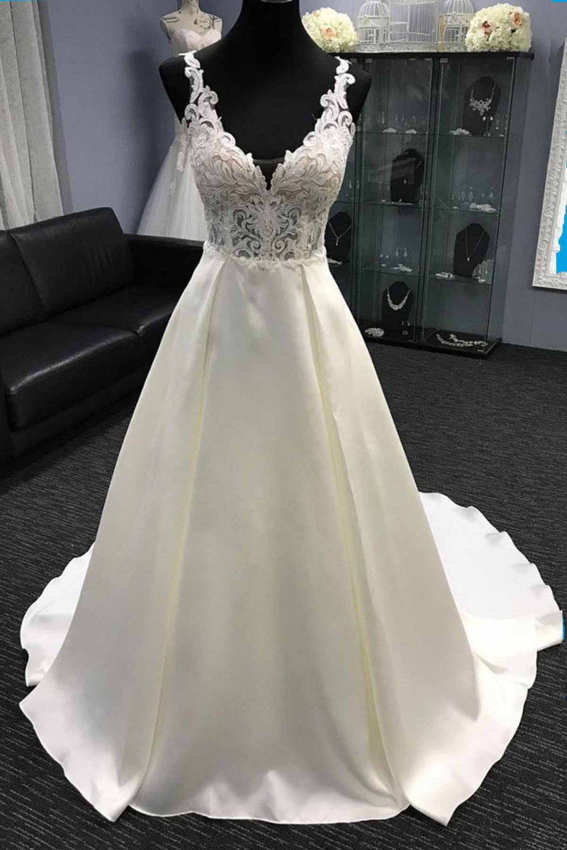 A-line V-neck Halter-neck Sleeveless Floor-length Tulle Bridal Gown With Lace 1
