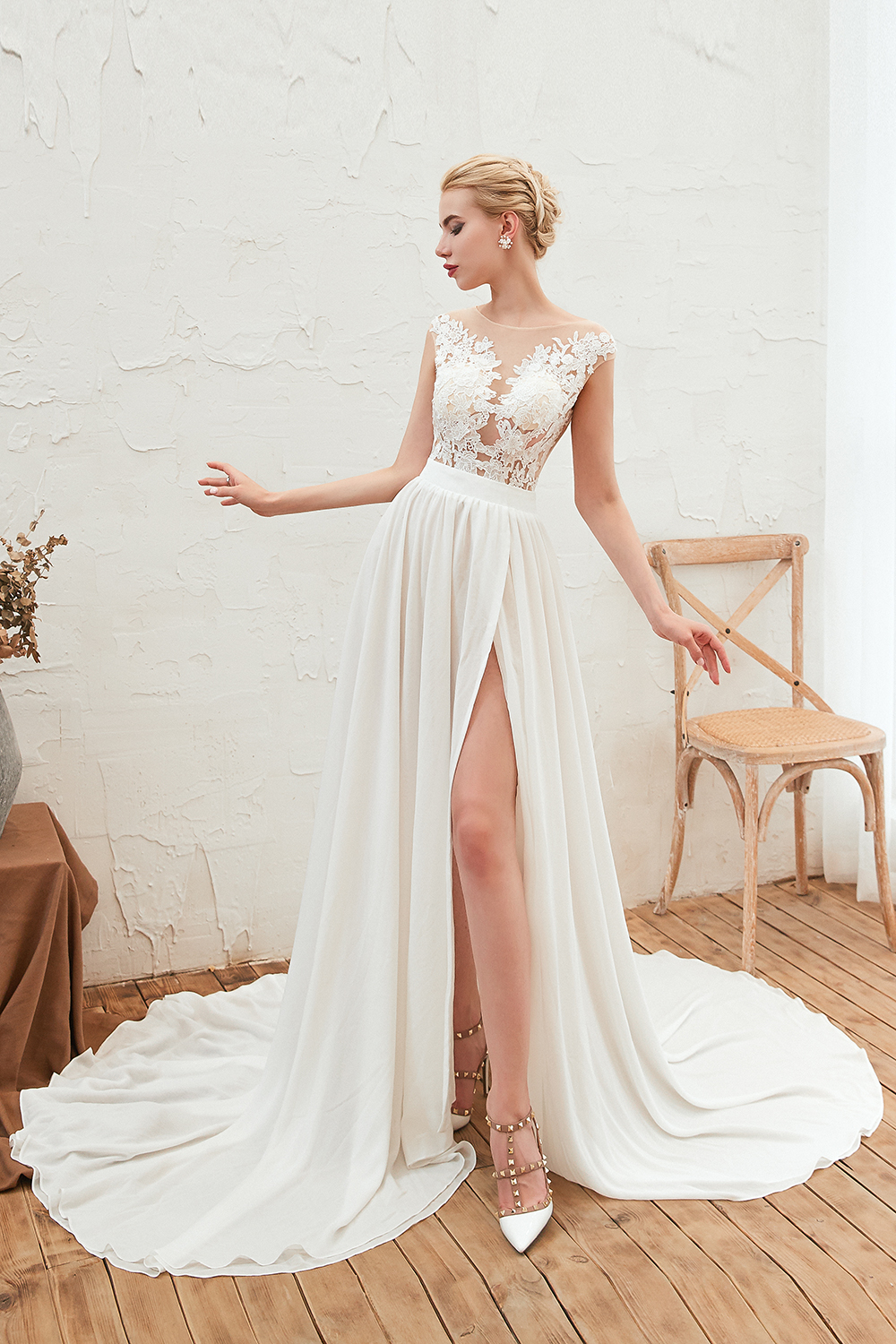 A-line Jewel Neck Half-Sleeves Chapel Train Tulle Bridal Gown With Lace 5