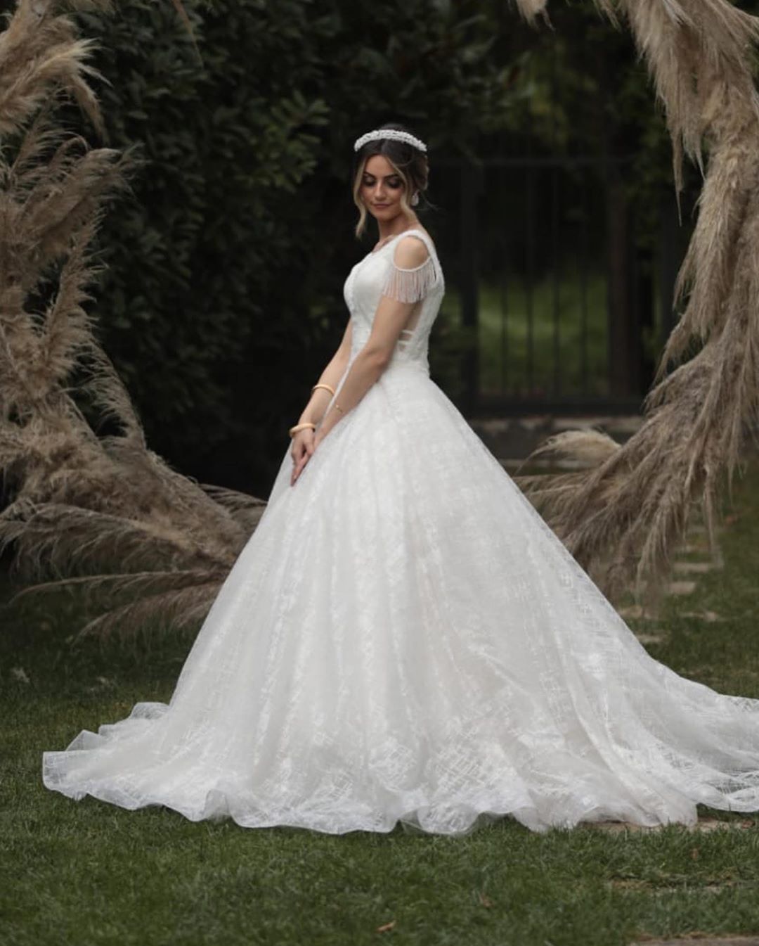 Ball Gown Sweetheart Neck Sleeveless Court Train Organza Bridal Dress With Beading 4