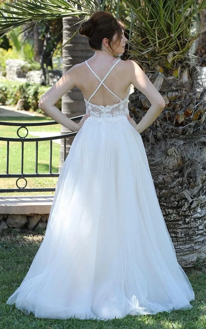 Column Spaghetti Straps Sleeveless Floor-length Tulle Bridal Dress With Ruffles 2
