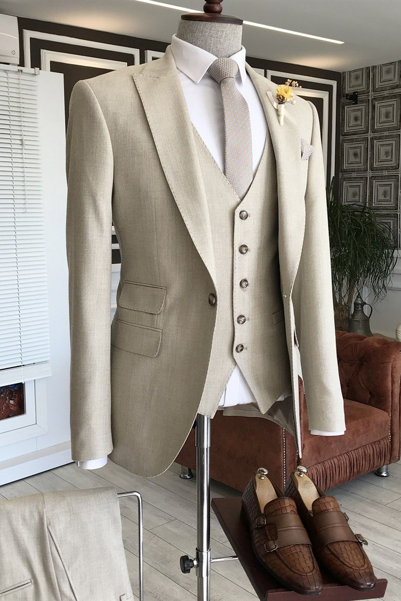 Off-White Peaked Lapel Business Suit 1