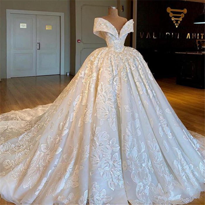 Ball Gown Off-the-shoulder Sleeveless Chapel Train Bridal Gown With Lace 2