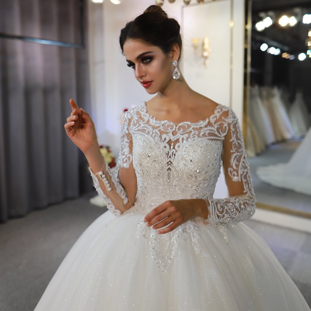 A-line Jewel Neck Long Sleeves Chapel Train Tulle Wedding Gown With Lace 5