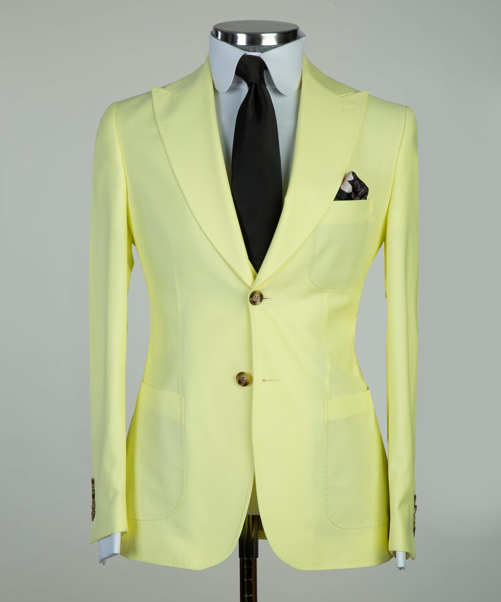 Light Yellow Three Pieces Business Men Suit with Peaked Lapel 6