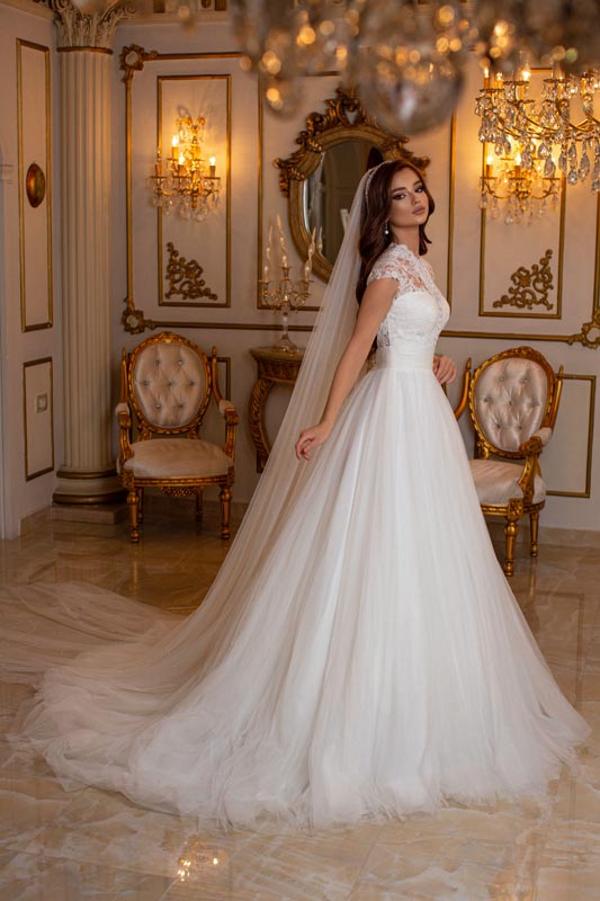 A-line High Neck Long Sleeves Chapel Train Tulle Bridal Gown With Appliques 3