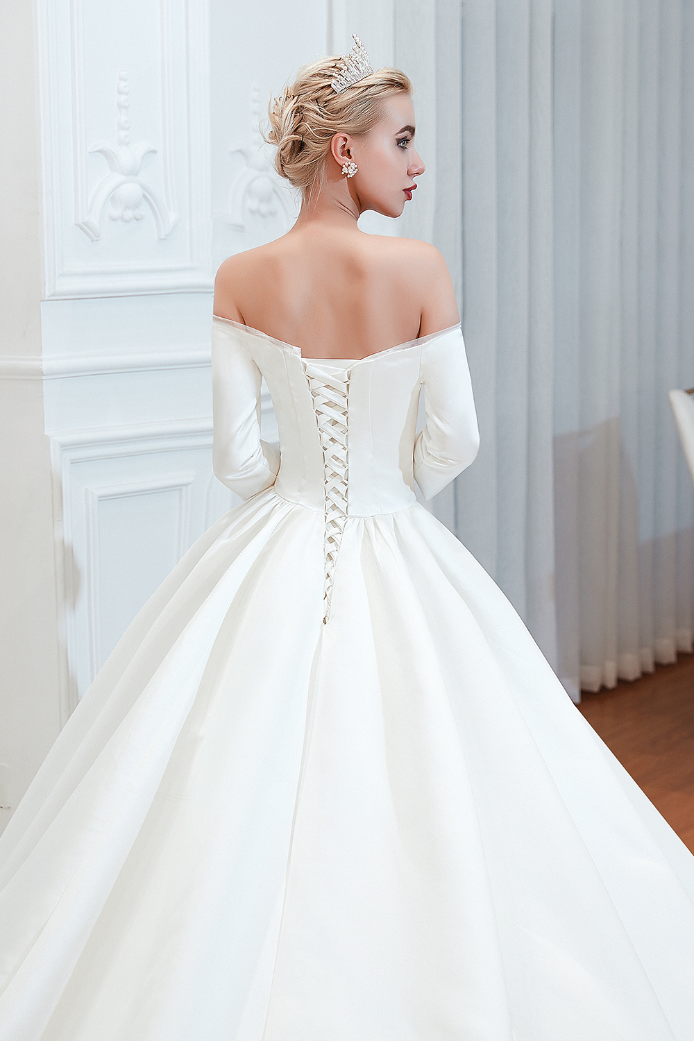 Ball Gown Bateau Neck 3/4-Length Sleeves Floor-length Tulle Wedding Gown With Cathedral Train 2