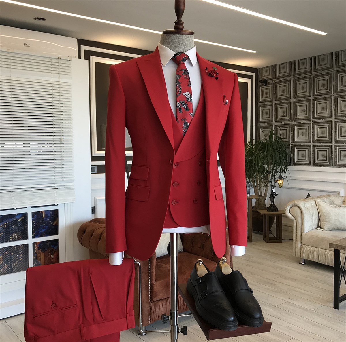 Red Three Pieces Peaked Lapel Men's Suit for Prom 2