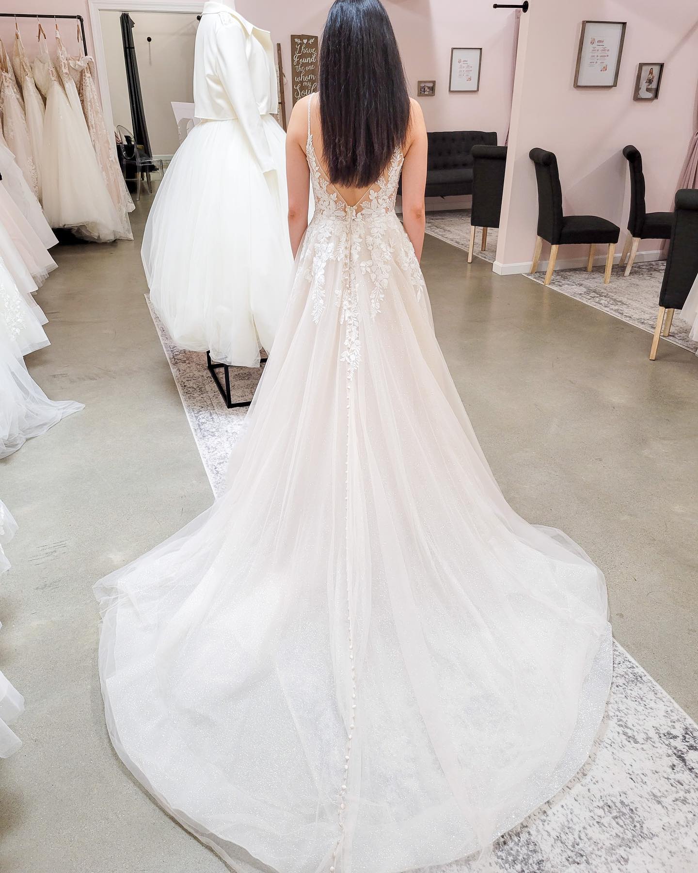 A-line V-neck Sleeveless Chapel Train Tulle Wedding Gown With Lace 2