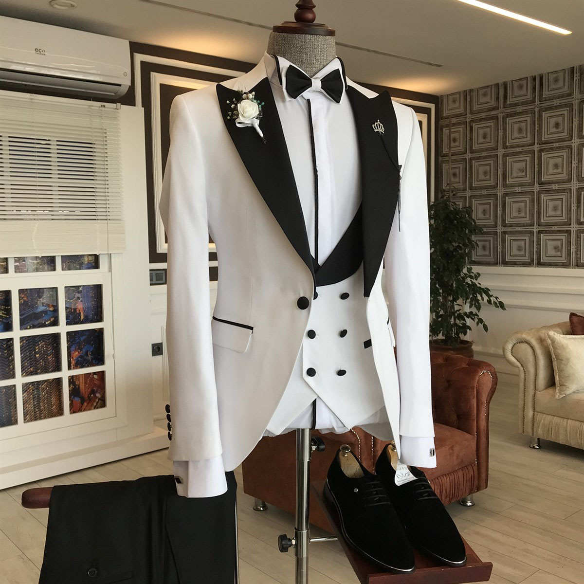 White Double Breasted Waistcoat Bespoke Business Suit with Black Peaked Lapel 2