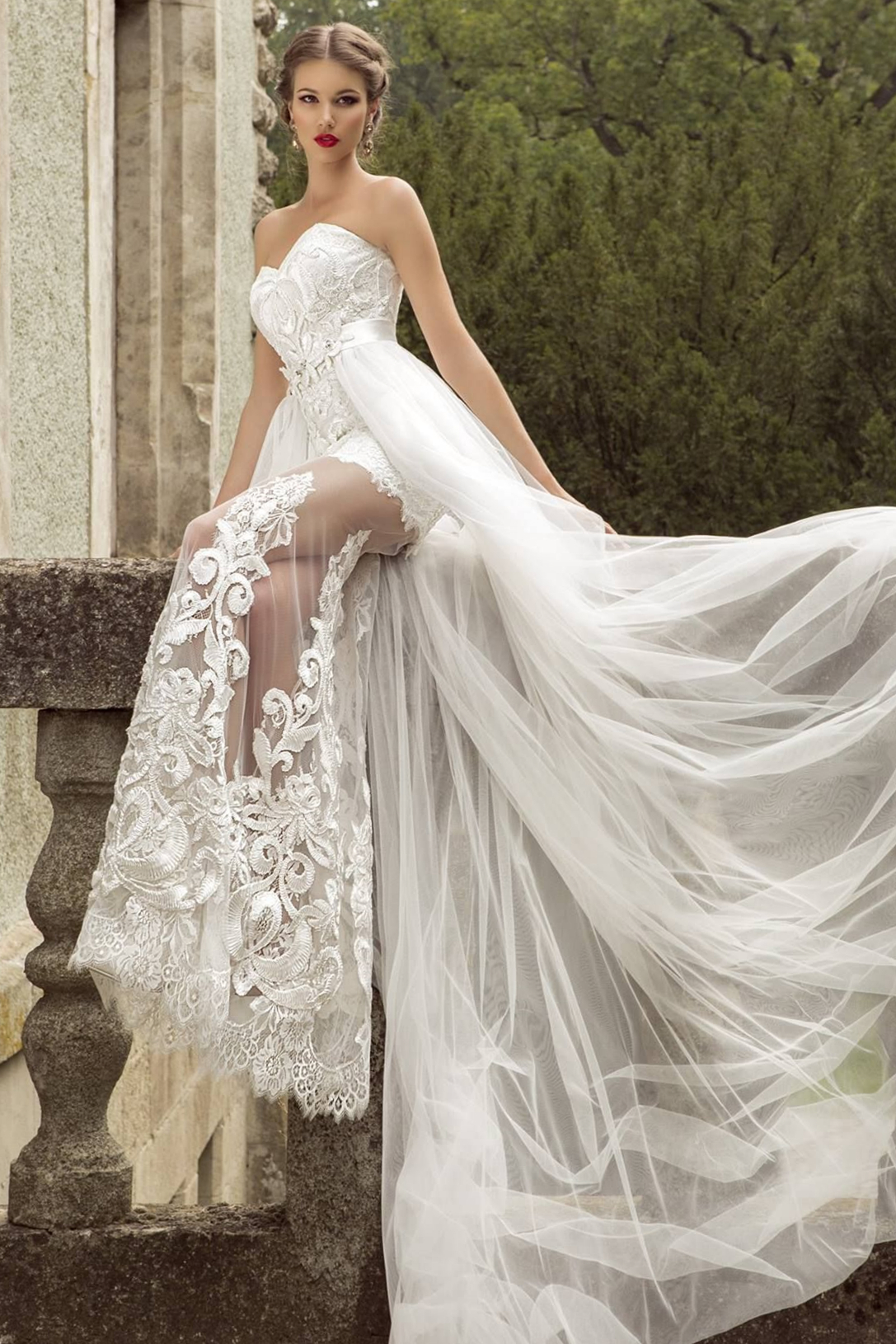 Column Sweetheart Neck Sleeveless Court Train Tulle Wedding Gown With Lace 2