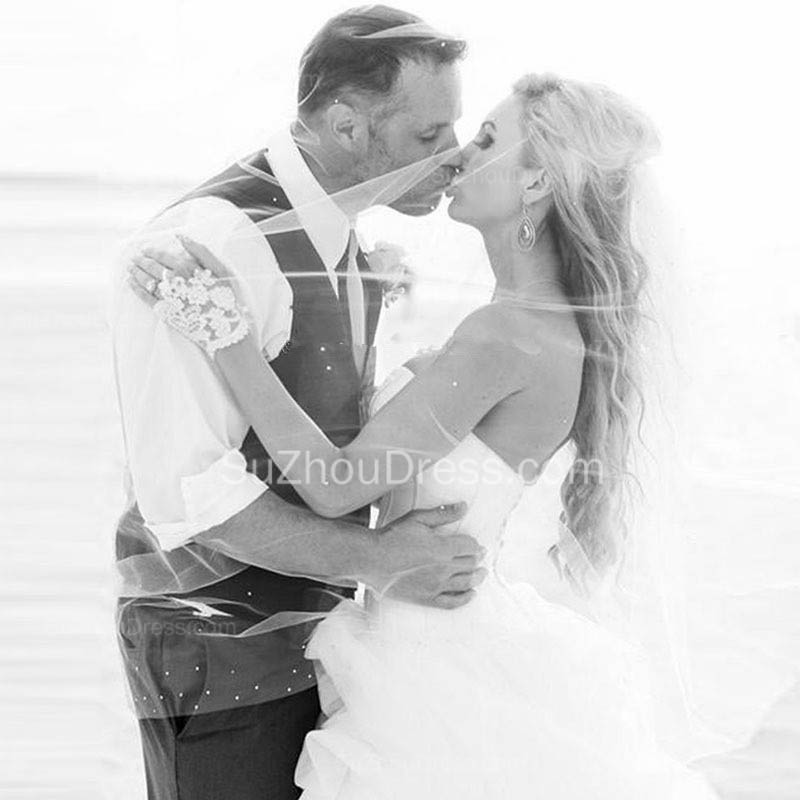 A-line Sweetheart Neck Sleeveless Hi-Lo Organza Wedding Dress 3